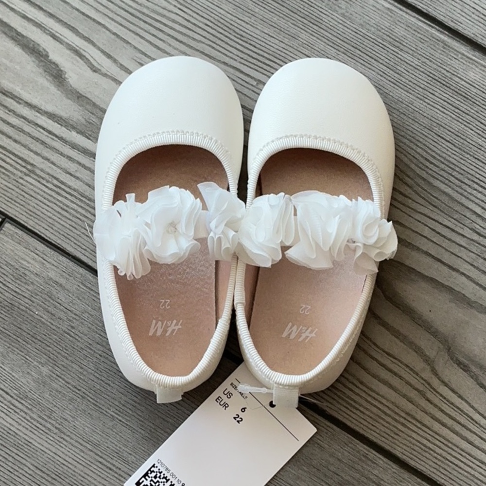 H&M White Dress Shoes Elegant Mary Jane Style NEW